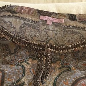 Beautiful fall blouse. Great condition Medium but not fitted.  Light weight